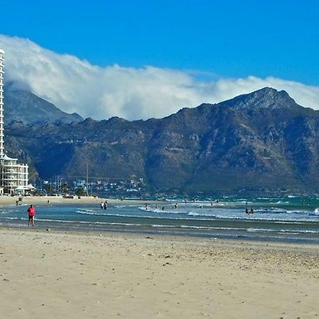 Beachfront Apartment Strand Western Cape Città del Capo Esterno foto