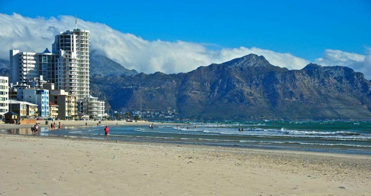 Beachfront Apartment Strand Western Cape Città del Capo Esterno foto